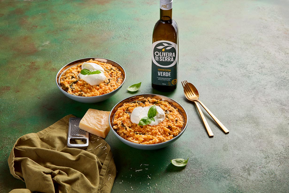 Risotto de creme de tomate e espinafres