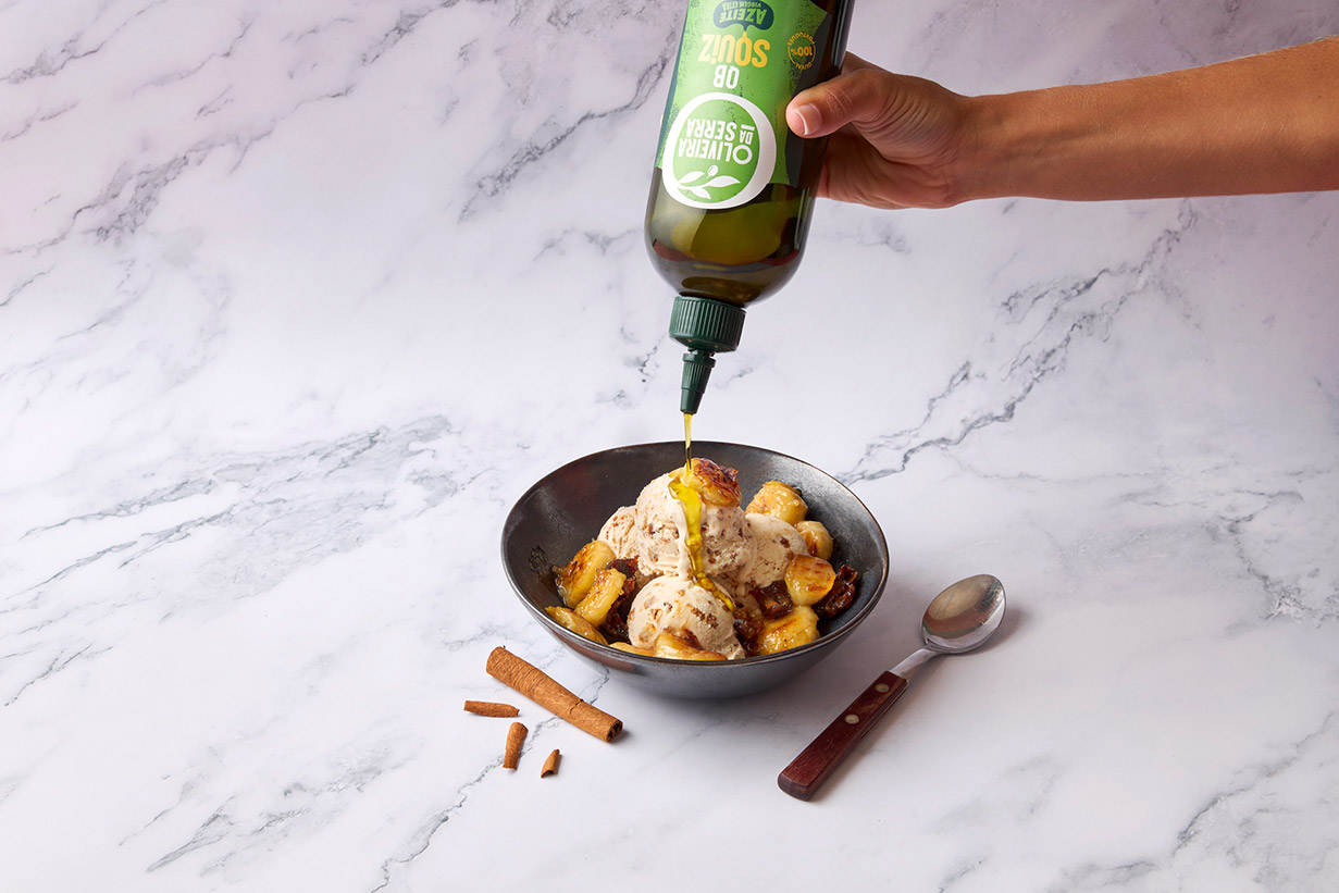 Gelado com banana caramelizada e azeite