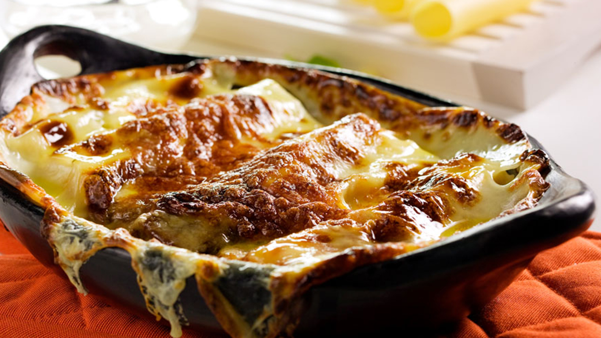 CANNELLONIS GRATINADOS COM SALMÃO FUMADO, ESPINAFRES E REQUEIJÃO