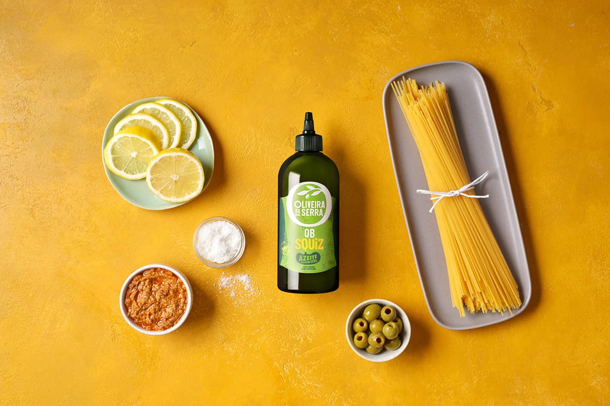Esparguete com limão, azeitonas verdes e pesto de ricotta
