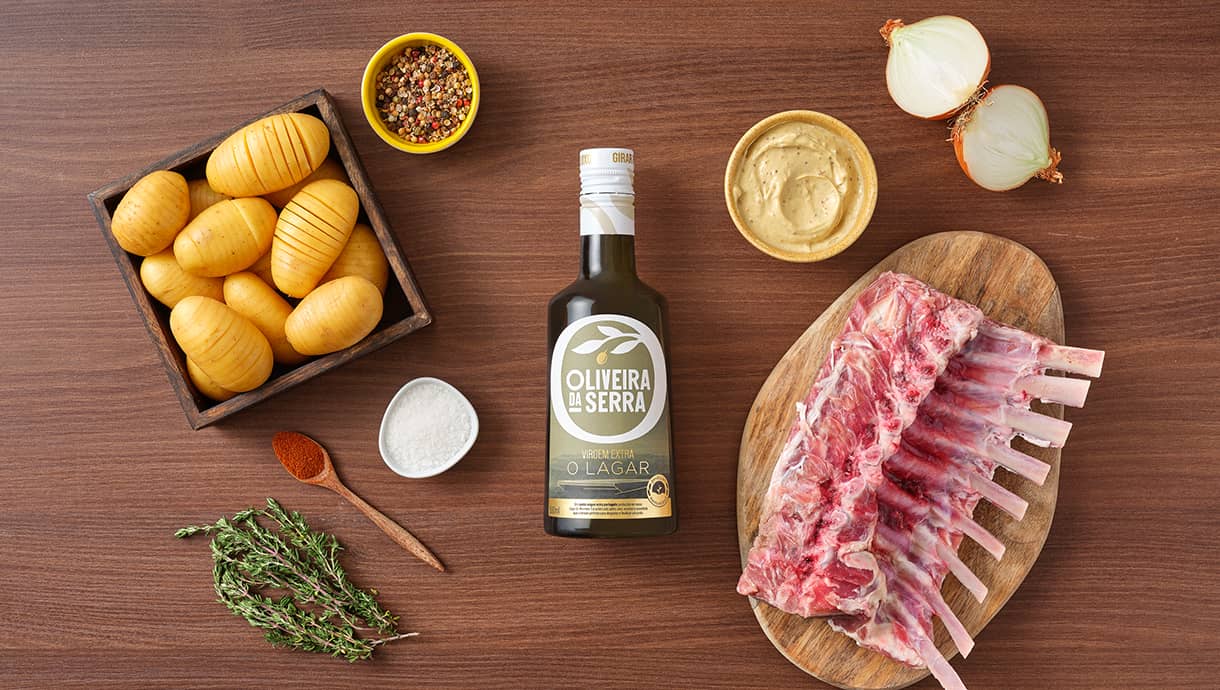 Borrego com batatas hasselback