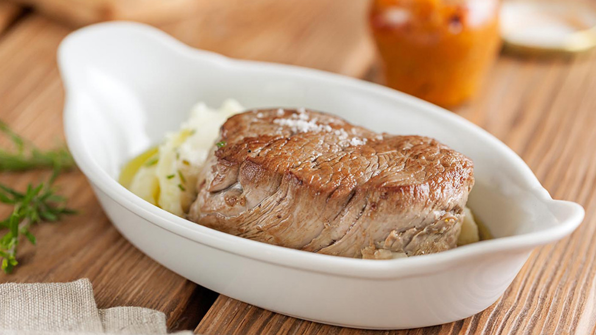 BIFE COM MARMELADA DE BATATA E AZEITE DE ALECRIM