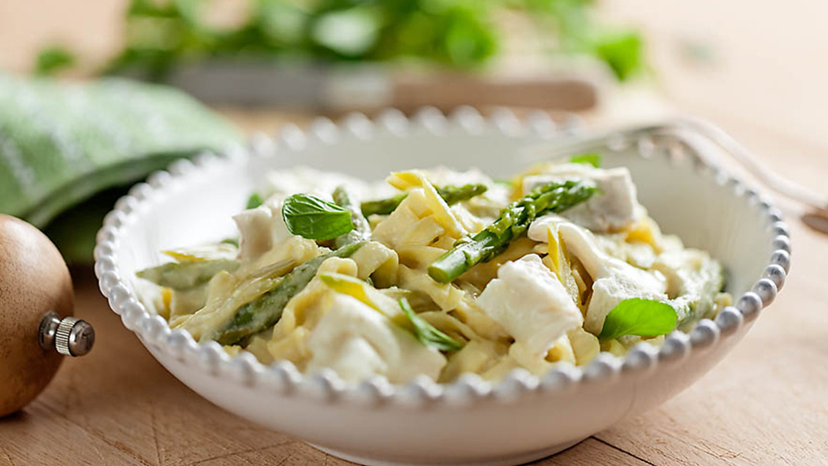 TAGLIATELLE FRESCO COM ESPARGOS VERDES