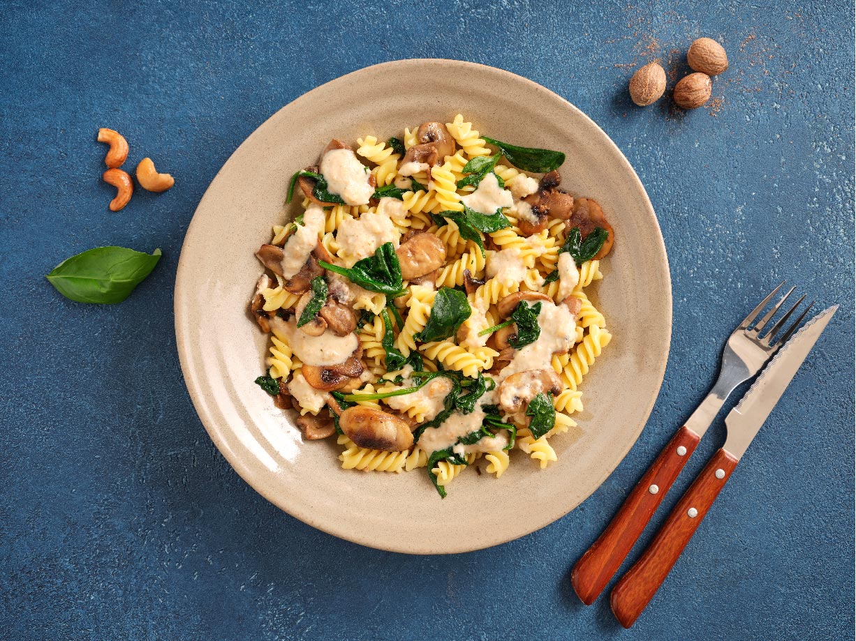 Fusilli Com Molho de Cajú, espinafres e Cogumelos