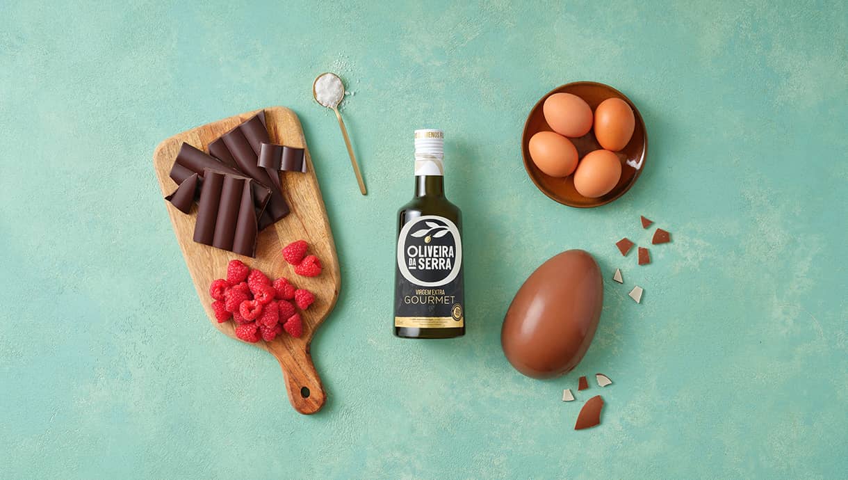 Ovo recheado de mousse de chocolate e azeite