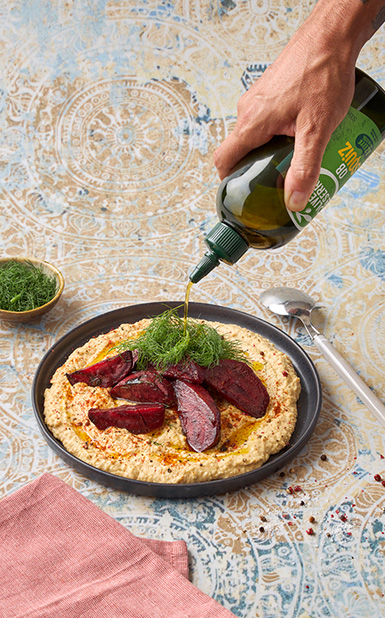 Beterraba assada com hummus e funcho