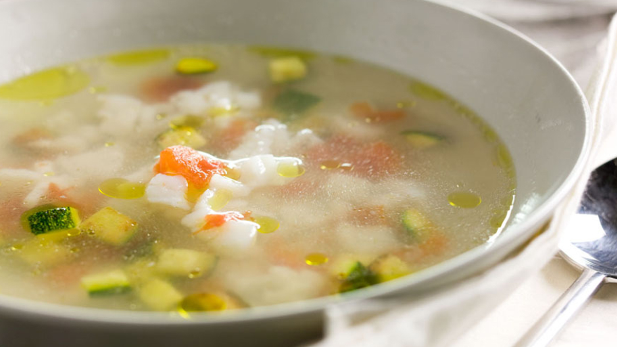 CALDO DE PEIXE, ERVA PRÍNCIPE, CHOCO E LEGUMES TENROS