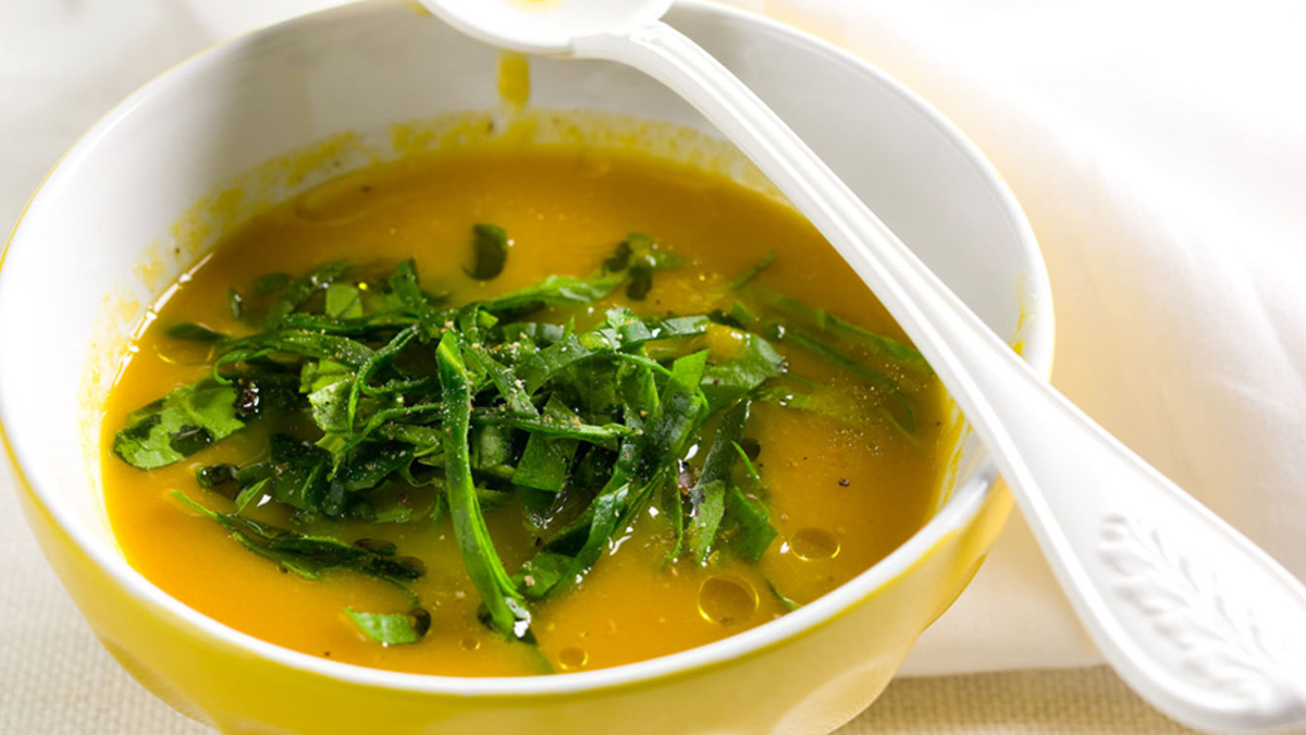 CREME DE ABÓBORA, ESPINAFRES FRESCOS E SALSA