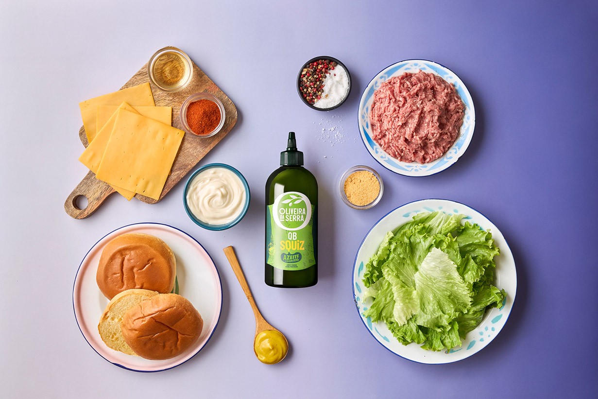 Smash burger com cheddar e molho caseiro