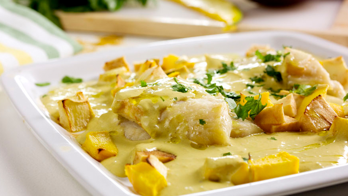 FILETES DE PESCADA EM MOLHO DE CARIL E FRUTOS EXÓTICOS