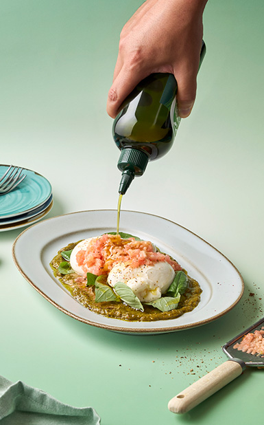 Burrata com tomate congelado e pesto