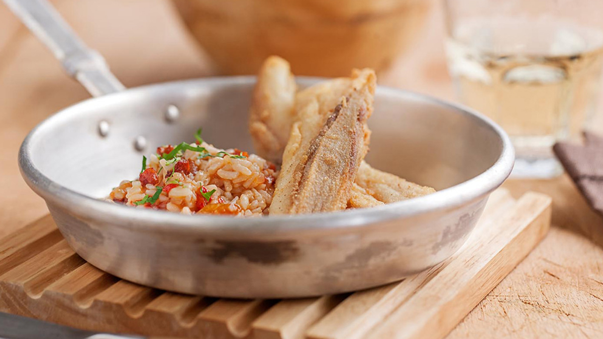 RAIA DE VINHA D'ALHOS ARROZ DE TOMATE E PASSAS DE ROMÃ