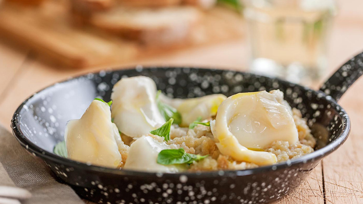 MIGAS DE BACALHAU COM POEJOS