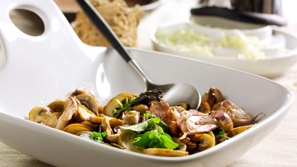 SALADA DE COGUMELOS COM ALHOS E TOMILHO