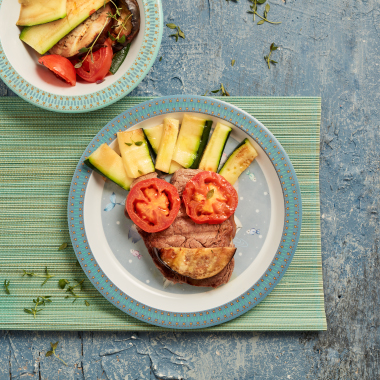 Bife de vitela com legumes grelhados