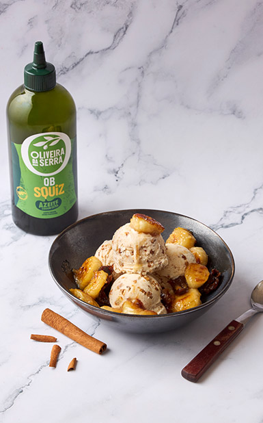 Gelado com banana caramelizada e azeite