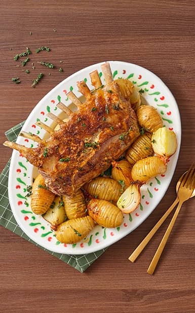 Borrego com batatas hasselback