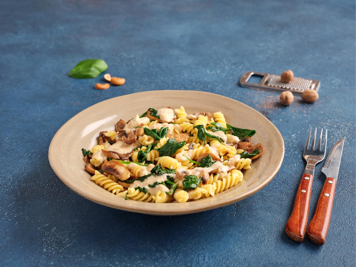 Fusilli Com Molho de Cajú, espinafres e Cogumelos