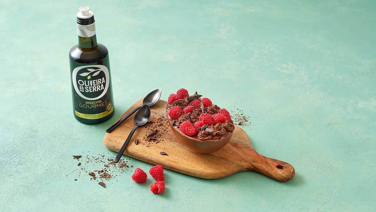 Ovo recheado de mousse de chocolate e azeite