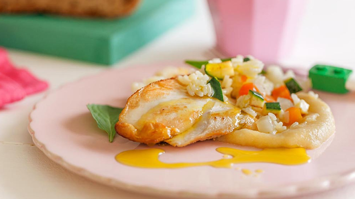 PEITO DE FRANGO ASSADO COM MAÇÃ NO FORNO