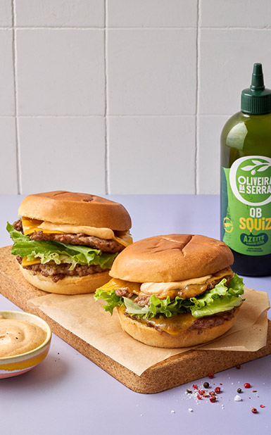 Smash burger com cheddar e molho caseiro