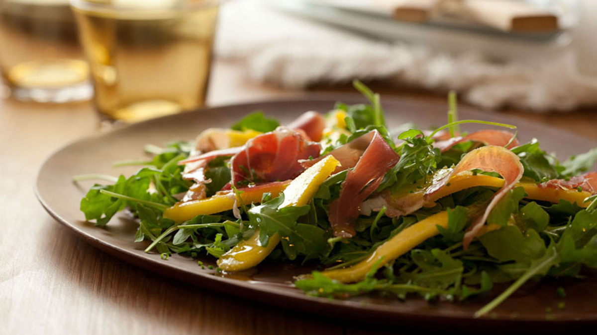 SALADA DE PRESUNTO, MANGA E RÚCULA