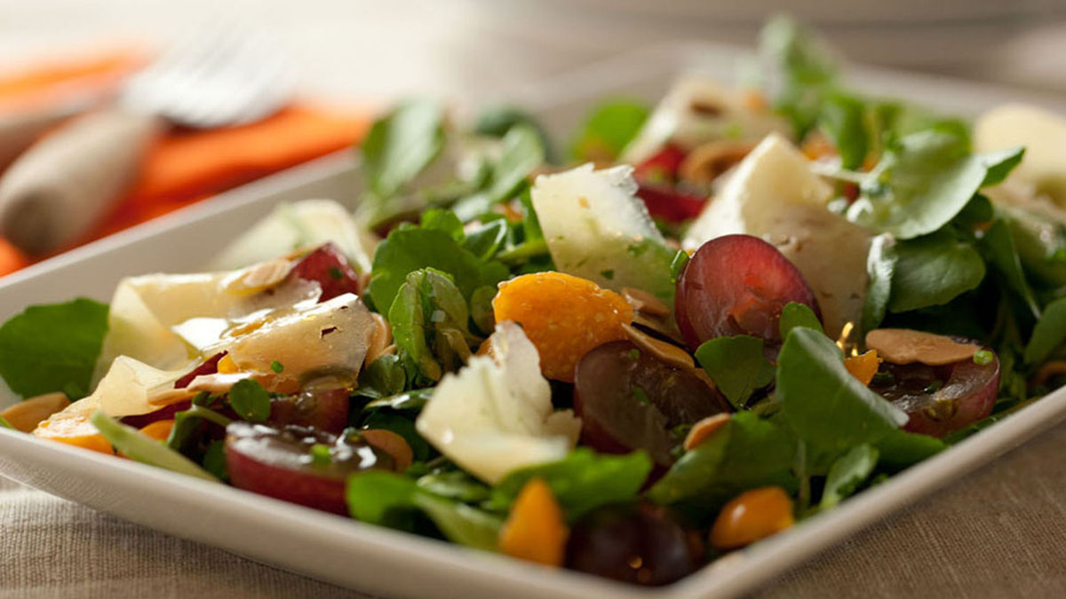 SALADA DE UVAS COM QUEIJO DA ILHA
